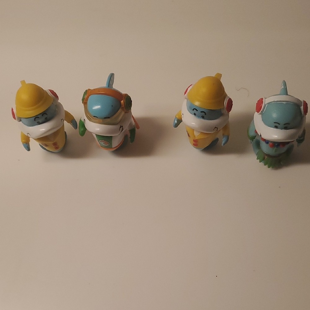 The Ryan's World Shark Astronaut Space Adventure Mini 2" Action Figure. Set of 4